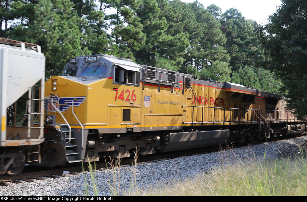 UP 7426 on NS train 6W4